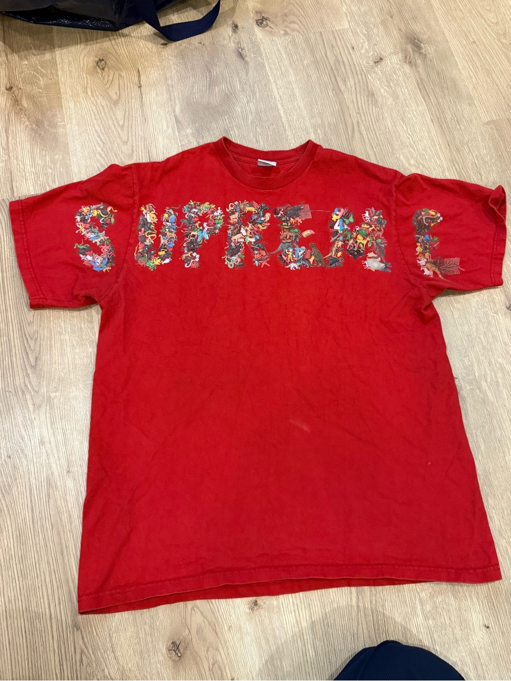 Supreme "Toy Pile" T-shirt Size Large Authentic Vintage Supreme Graphic
Tee